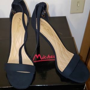 NWOT Anne Michelle Black Heels